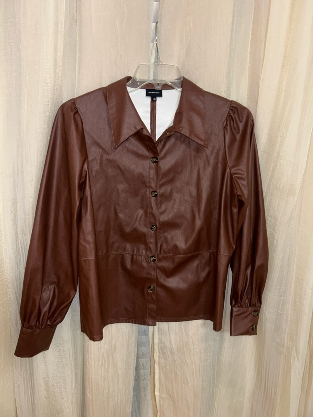 Excellent condition pleather top. Could be worn as layering jacket.